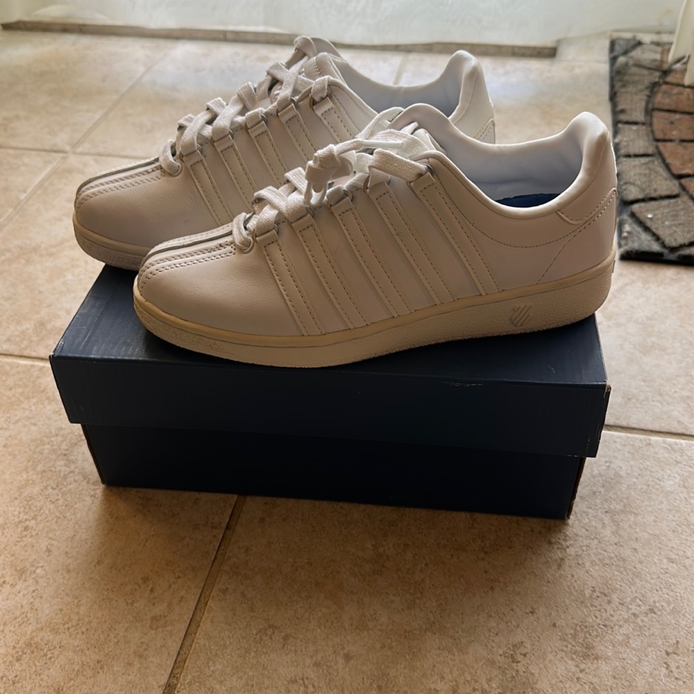 NIB  K- Swiss Classic women’s US 7 1/2